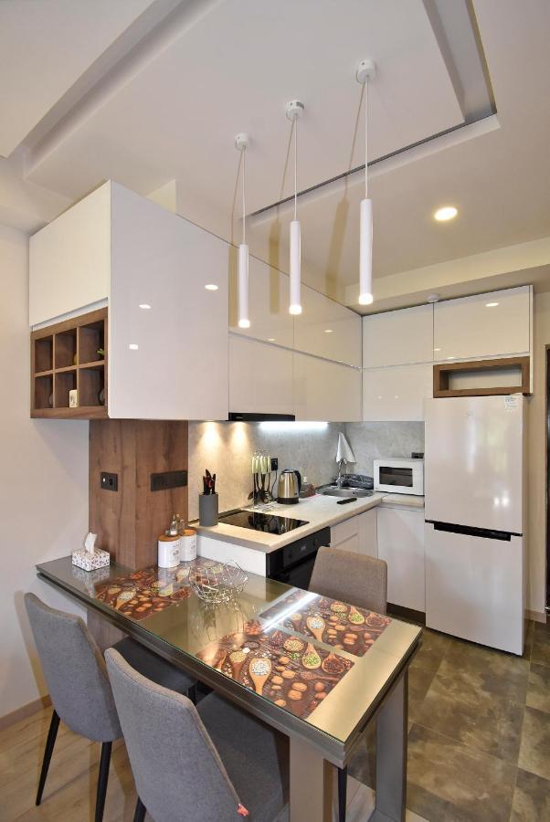 Home4You Apartments On Koghbatsi Yerevan Exterior foto